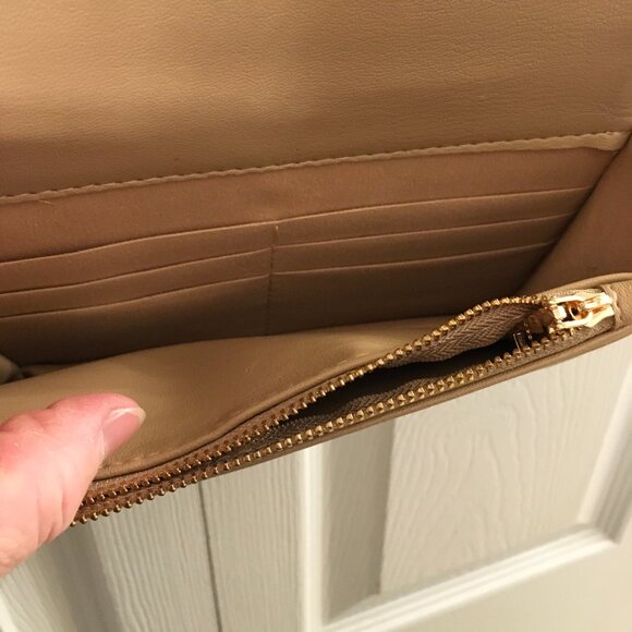 Bebe Gio Flap Tan Crossbody NWOT - Picture 10 of 12